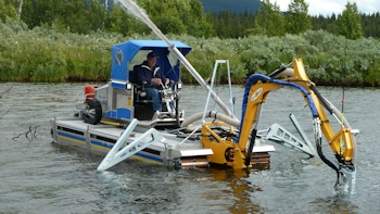 Sande auf schwierigem Untergrund schonend verlagern: Amphibischer Pumpeneinsatz