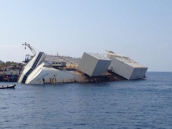 阿玛图伦帮助了Costa Concordia