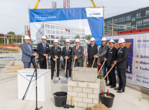 Yaskawa legt den Grundstein für die neue Europazentrale in Hattersheim